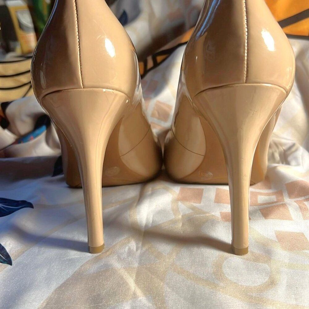 Jessica Simpson Beige Tan Patent Faux Leather Heels - Sz 9 1/2 - Picture 3 of 12